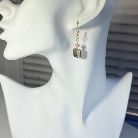 black mother of pearl earrings - Picture 3 of 8